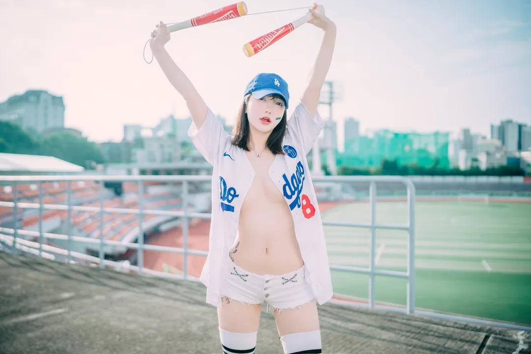 Son Ye-Eun Cheer Up in the Summer